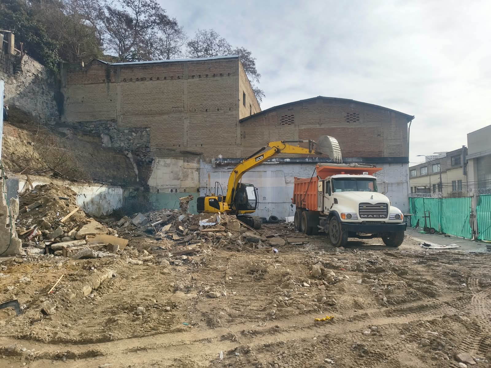 Excavadora de Orugas JCB Transportes Varas
